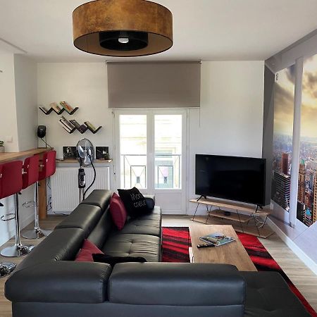 Appartement Renove Le New-York En Centre Ville - Terrasse Et Parking - Non Climatise La Roche-Chalais ภายนอก รูปภาพ