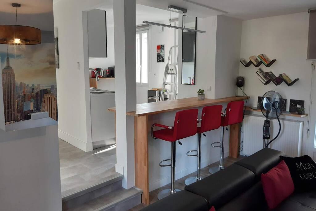 Appartement Renove Le New-York En Centre Ville - Terrasse Et Parking - Non Climatise La Roche-Chalais ภายนอก รูปภาพ