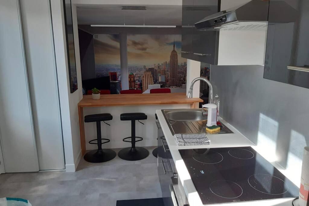 Appartement Renove Le New-York En Centre Ville - Terrasse Et Parking - Non Climatise La Roche-Chalais ภายนอก รูปภาพ