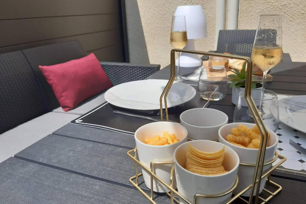 Appartement Renove Le New-York En Centre Ville - Terrasse Et Parking - Non Climatise La Roche-Chalais ภายนอก รูปภาพ