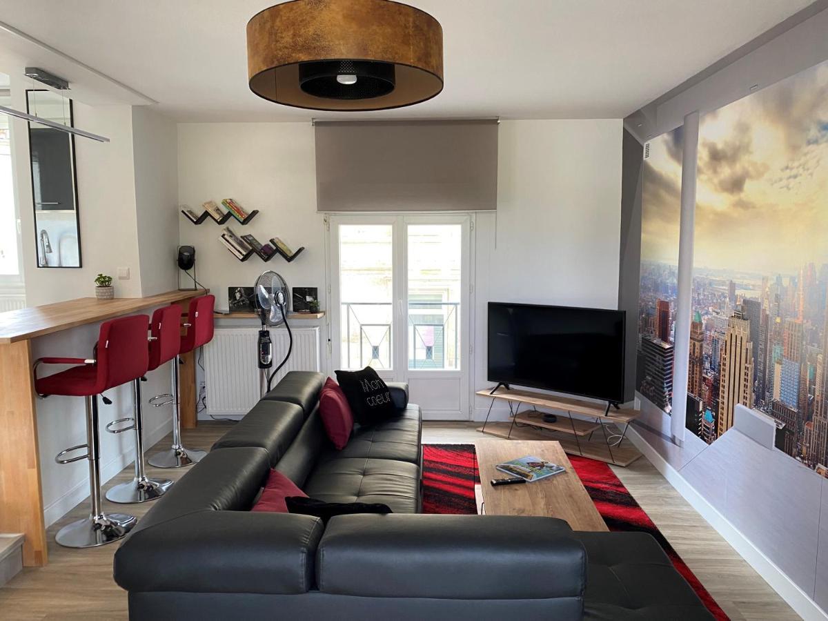 Appartement Renove Le New-York En Centre Ville - Terrasse Et Parking - Non Climatise La Roche-Chalais ภายนอก รูปภาพ