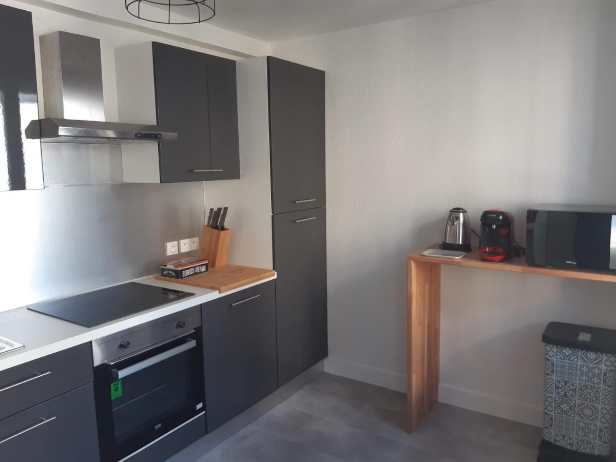 Appartement Renove Le New-York En Centre Ville - Terrasse Et Parking - Non Climatise La Roche-Chalais ภายนอก รูปภาพ